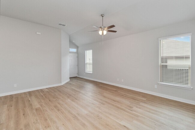 Foto del edificio - 417-417 Nespral Dr