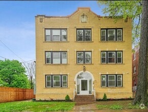 Building Photo - 208-210-210 Magnolia St