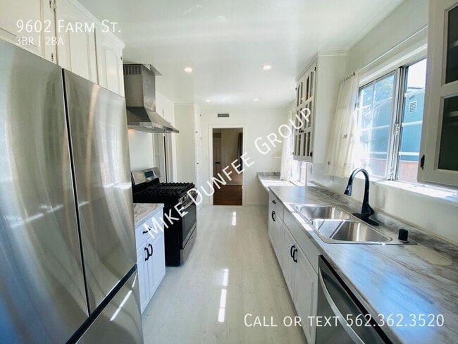 Foto del edificio - 9602 Farm St