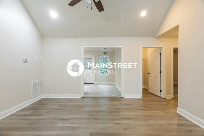 Building Photo - 3 Bedroom Pet-Friendly Home in HAYDEN, AL with Main Street Renewal