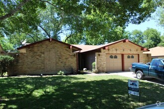 Building Photo - 1707 Timber Oak St