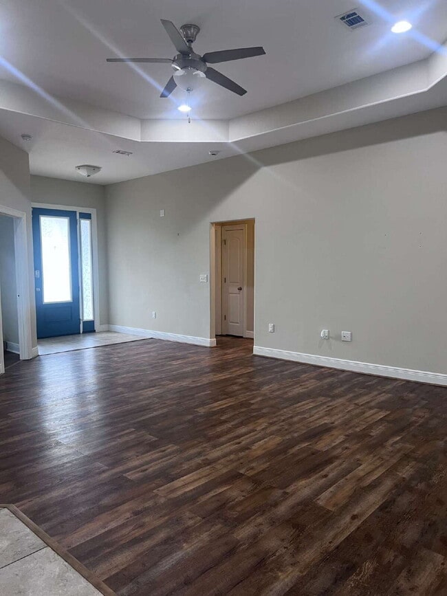 Building Photo - 6882 Brocado Ct