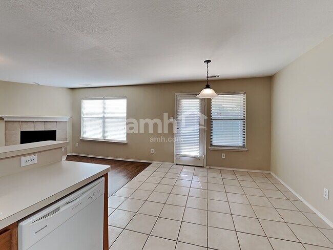 Foto del edificio - 7232 Lindentree Ln