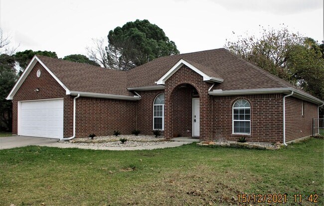 Building Photo - 6064 Holiday Lane