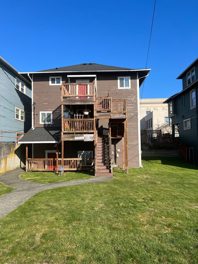 Foto del edificio - 2410 Hoyt Ave
