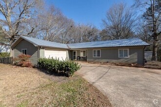 Building Photo - 148 VFW Dr