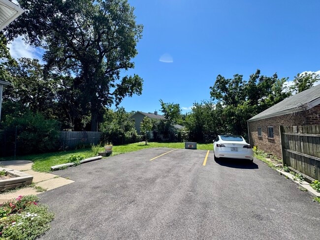 Building Photo - 844 Deerfield Rd