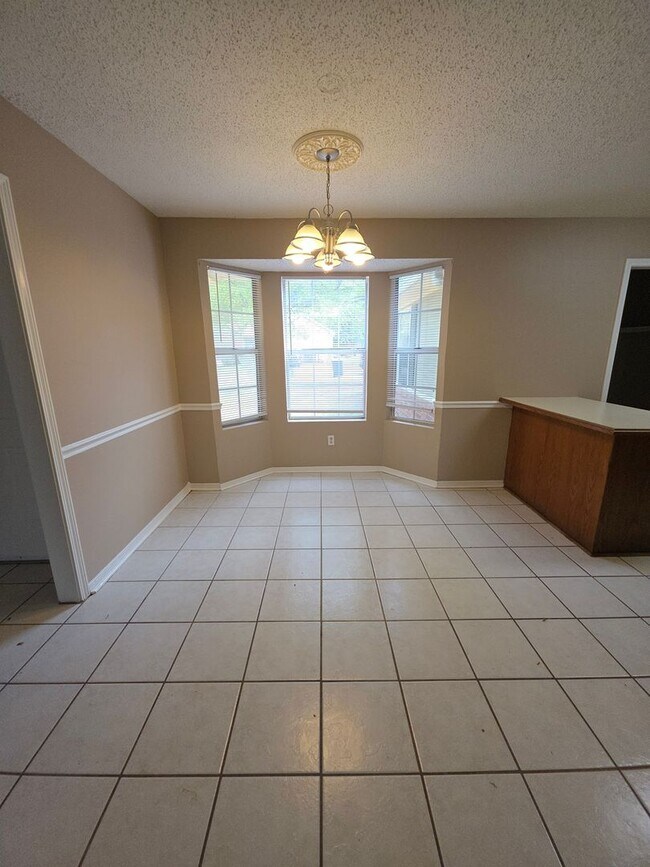 Foto del edificio - 200 Heather Ln