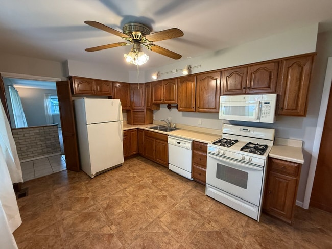 Building Photo - 4221 Lynwood Ct