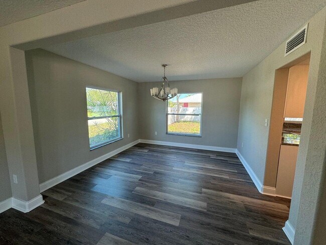 Building Photo - 3236 Forest Hill Dr