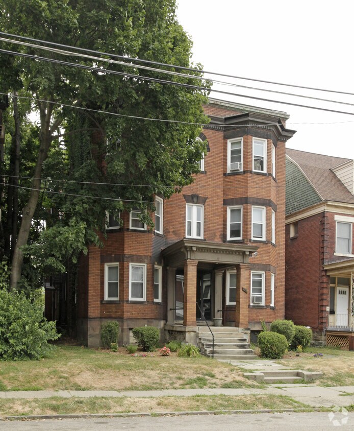 Building Photo - 225 S Millvale St