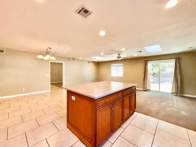 Building Photo - Beautiful 4 Bedroom/2 Bathroom Home in Poway!
