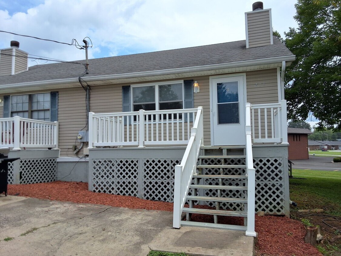 Primary Photo - Cozy 2 Bed 1.5 Bath Duplex