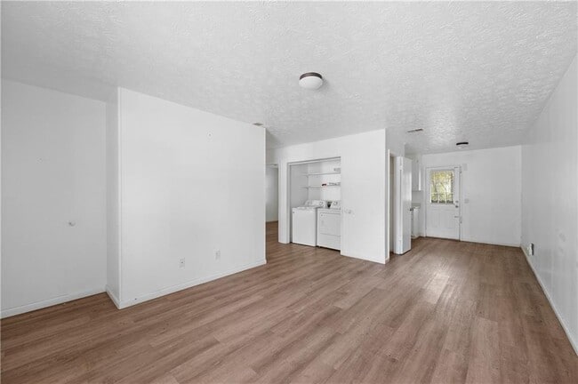 Building Photo - 1008 Davis St