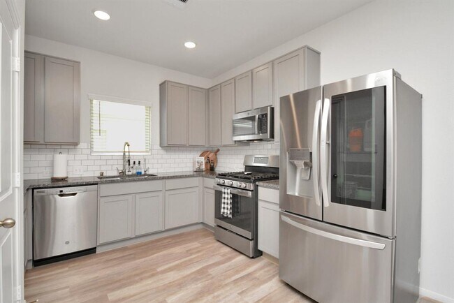 Building Photo - 24003 Farmstead Dr