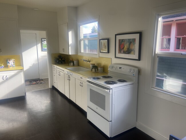 Building Photo - 3145 E St