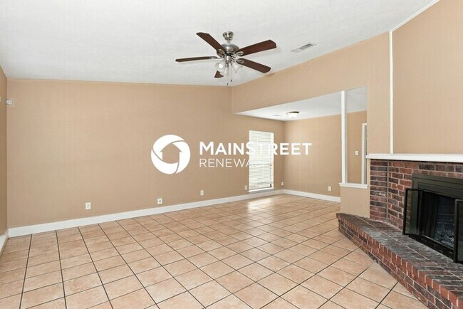 Building Photo - 3 Bedroom Pet-Friendly Home in Grand Prairie, TX with Main Street Renewal