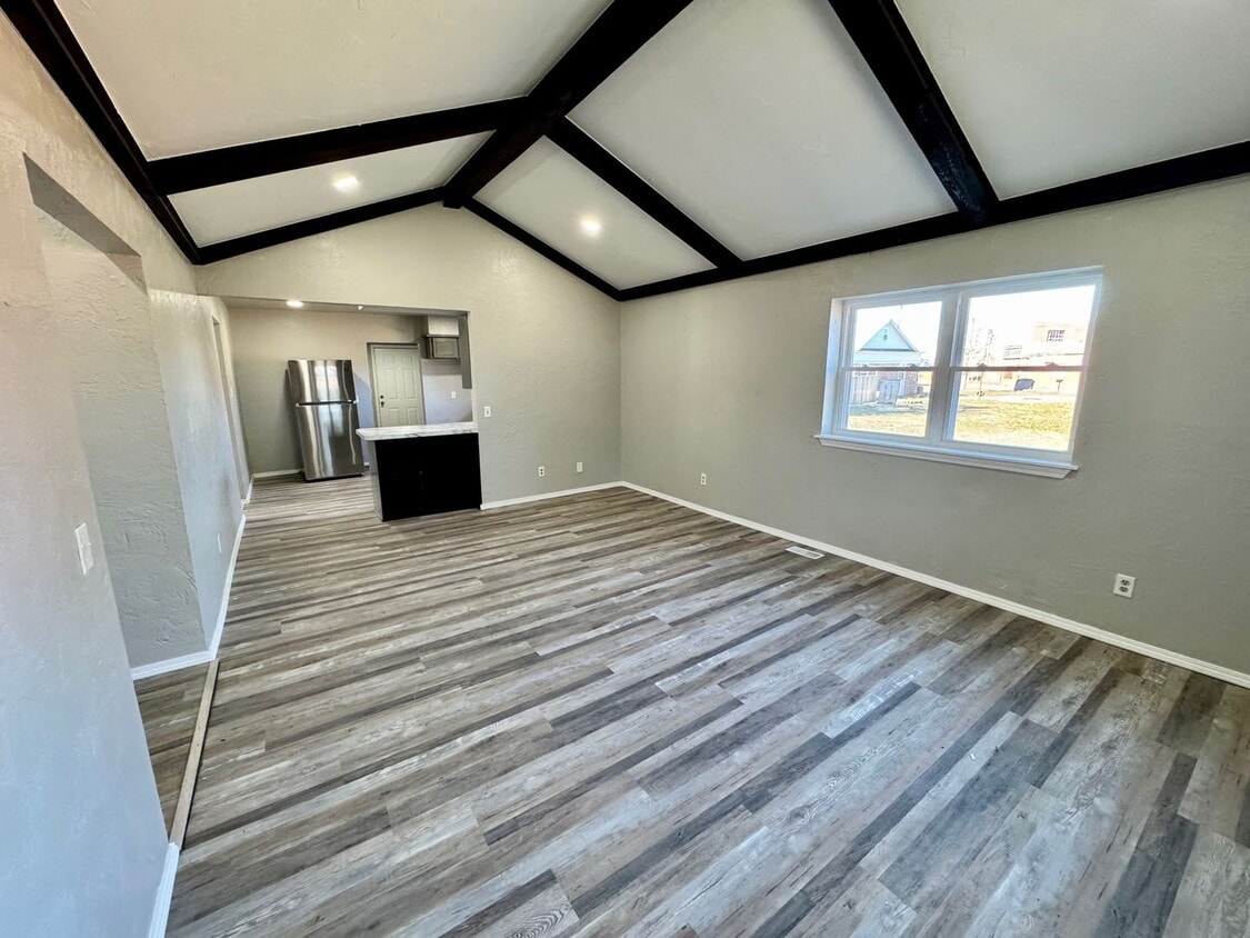 Primary Photo - Newly remodeled 3 bedroom 1 bathroom house