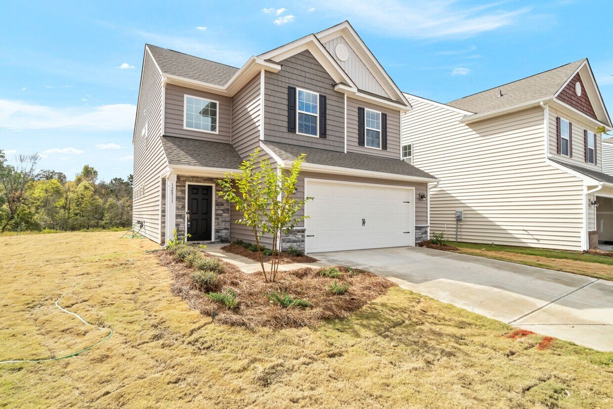 Foto principal - Almost Brand New Home 4 Bedroom with 2.5 b...
