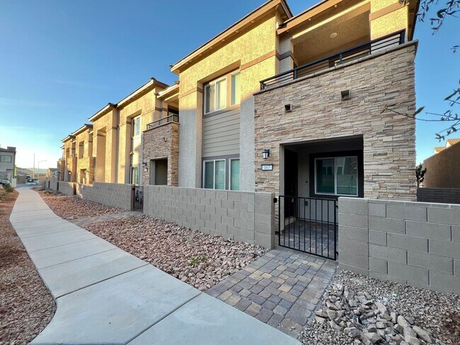 Foto del edificio - Beautiful Newer 4 Bedroom Home in Cadence with Large Loft