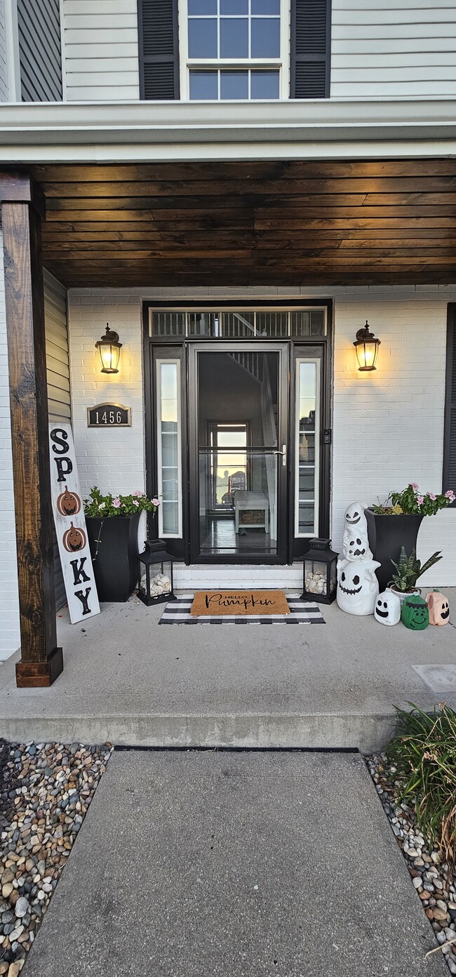 Entry way - 1456 Dale Dr