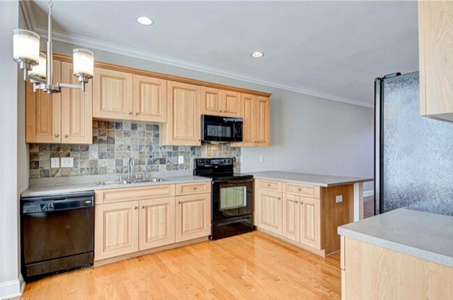 Building Photo - 2 Abelia Ct