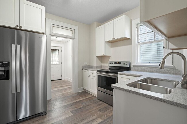 Foto del edificio - 3 BED 2 FULL BATH W/ OFFICE - AVAILABLE NOW