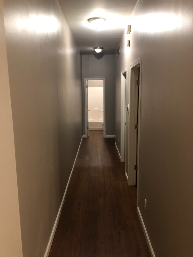 Pasillo - 2223 Alberta St