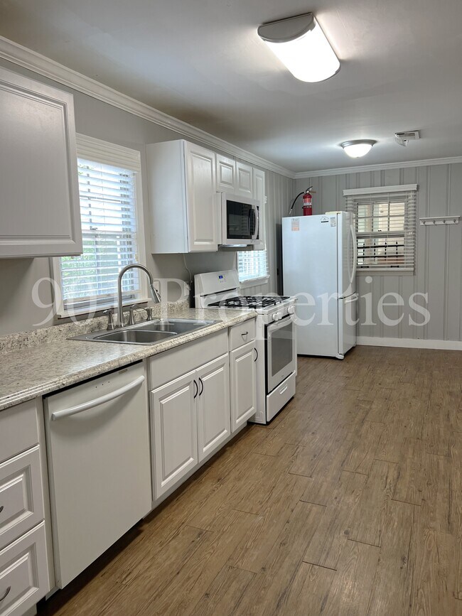Building Photo - 1089 Isabelle St