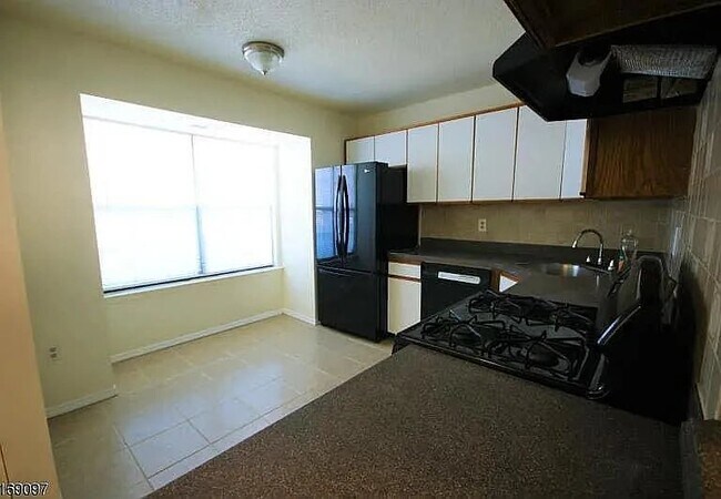 Building Photo - 24 Kirby Ln