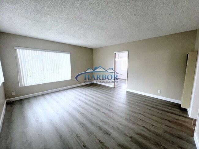 Foto del edificio - 1025 W 25th St