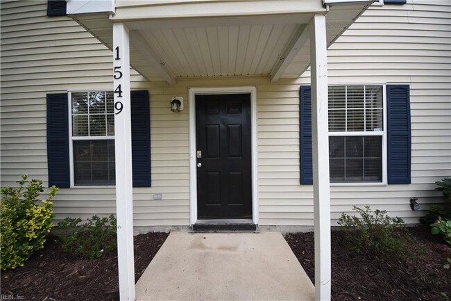 Building Photo - 1549 River Creek Crescent