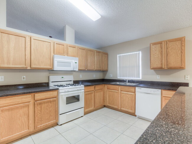 Building Photo - 2765 Falcon Crest Pl