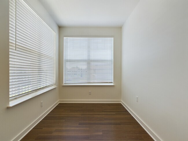 Flex Space - Aurora St. Leon Apartments