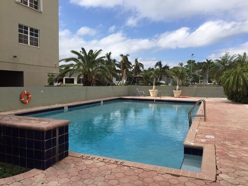 Building Photo - 2618 Collins Ave
