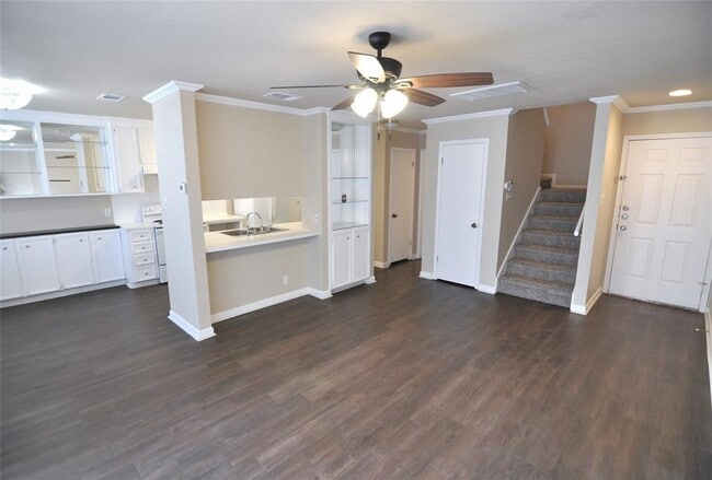 Building Photo - 3845 Ranch Rd 2222