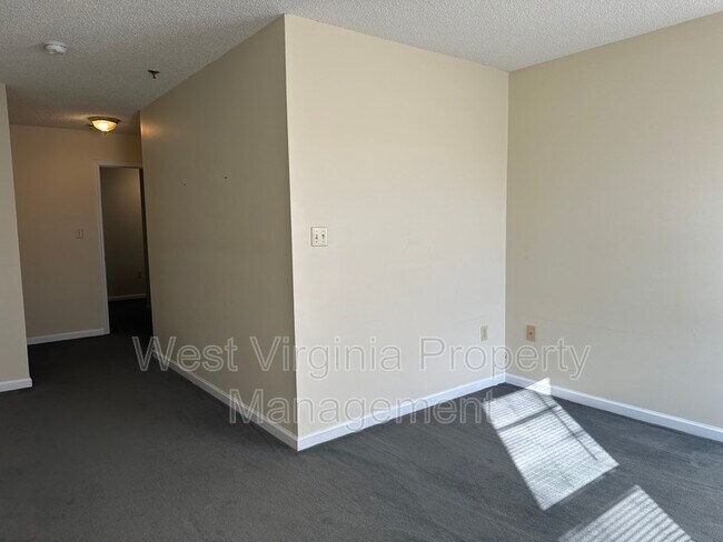 Building Photo - 104 N 8th St