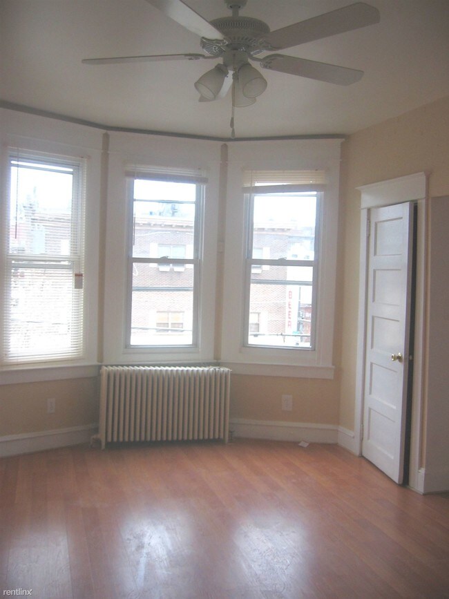 Building Photo - 2 br, 1 bath Apartment - 743 S 11th St #3