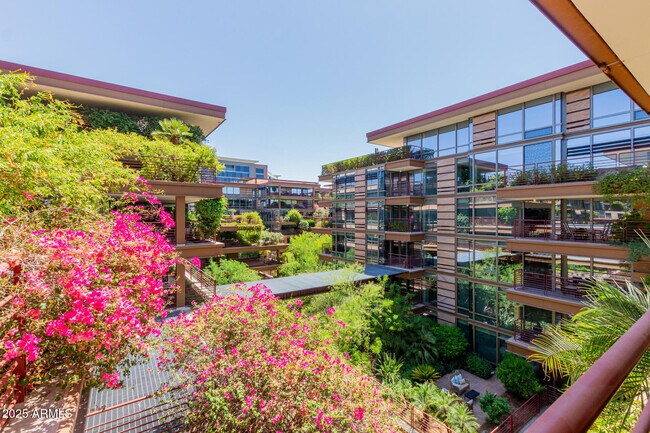 Foto del edificio - 7141 E Rancho Vista Dr