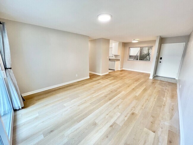 Foto del edificio - Lovely & Spacious 2 Bed 2 Bath Condo Locat...
