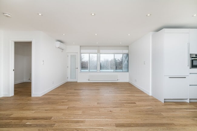 Building Photo - 240 Oriole Pkwy