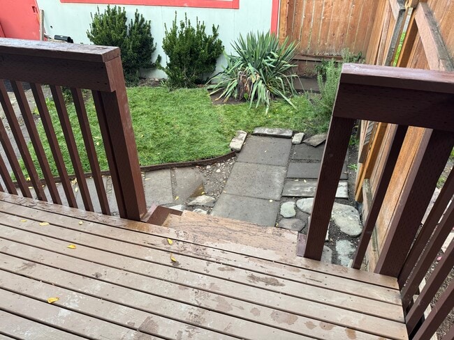 Patio trasero orientado al norte - 2646 NW 64th St