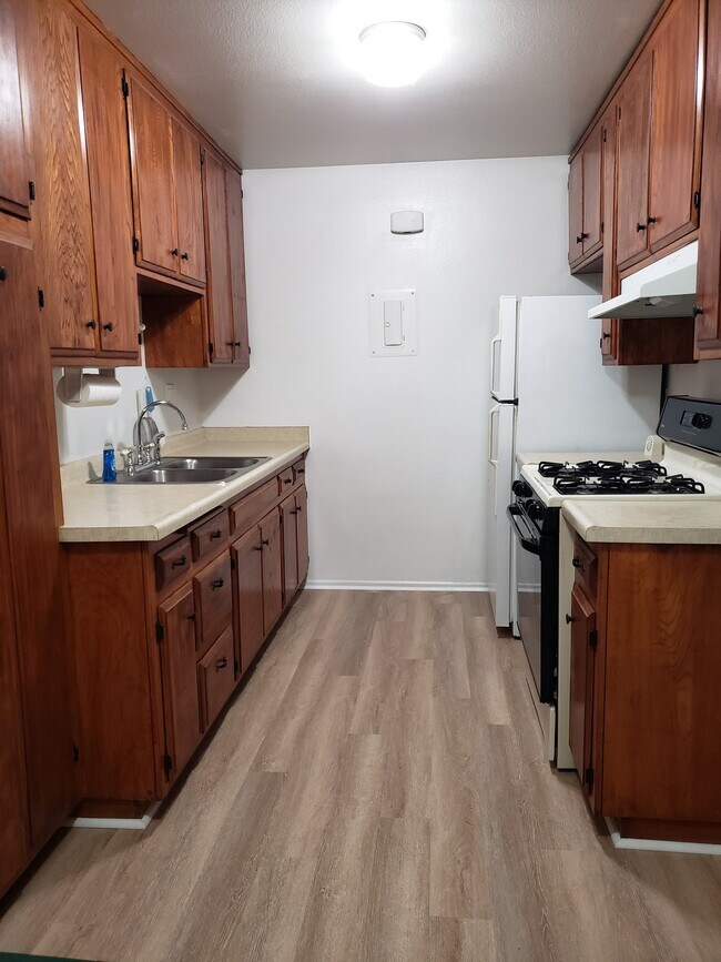 Foto del edificio - 150 E Lakeshore Dr