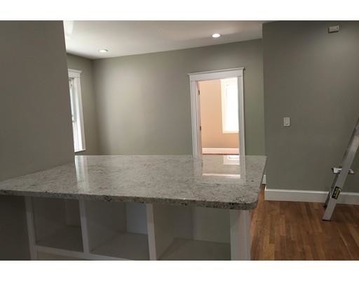 Building Photo - 14 Dyer St