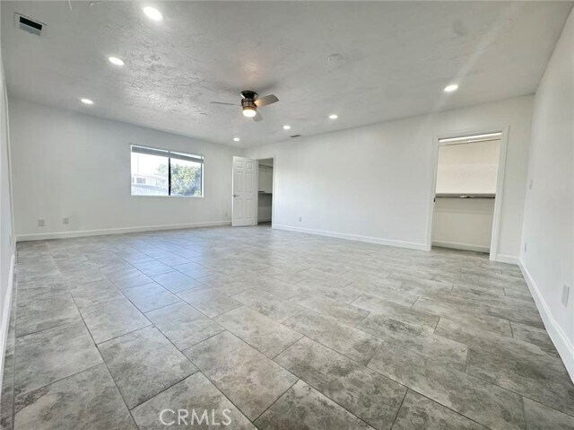 Foto del edificio - 3233 E Cameron Ave
