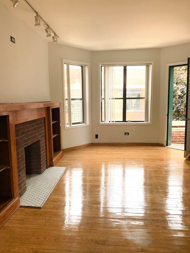 Building Photo - 6106 S Dorchester Ave