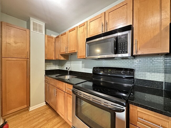 Foto del edificio - 4180 N Marine Dr