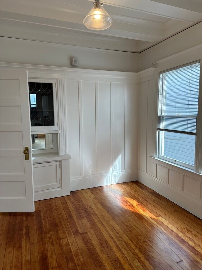 Building Photo - 517