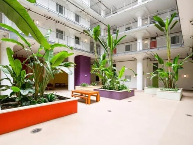 Building Photo - Top Floor 1 Bedroom Loft in Los Angeles