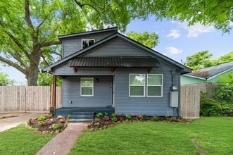 Building Photo - 325 S Bell Dr